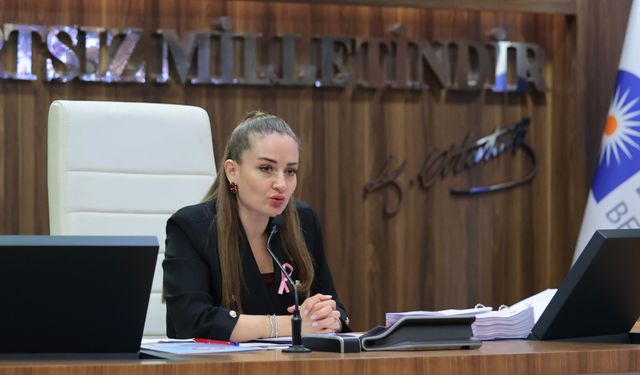 Antalya'da AK Parti'ye geçeceği iddia edilen Büşra Özdemir sessizliğini bozdu!