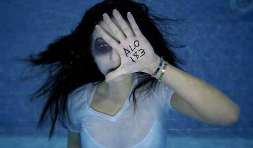 Kadına yönelik şiddete su altında sessiz tepki