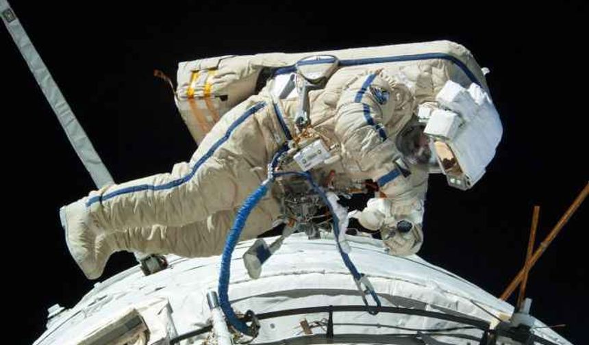 Rus kozmonotlar uzay yürüyüşüne çıktı
