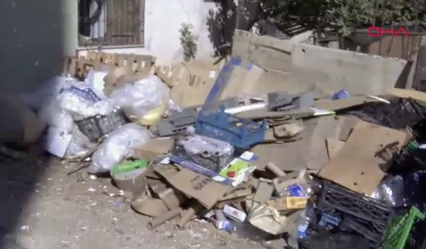 Antalya'da çöp evden tonlarca çöp çıktı