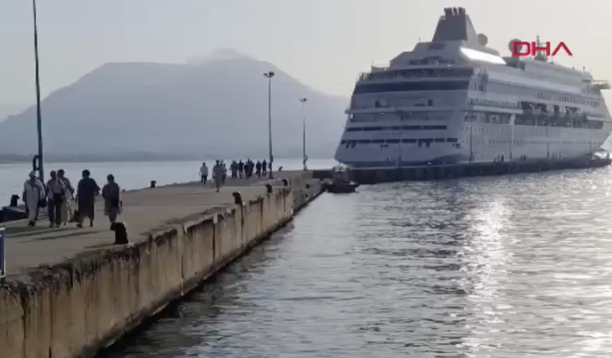 Rus turistler Alanya'ya kruvaziyerle geldi