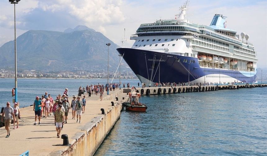 İngilizler Alanya'ya denizden geldi