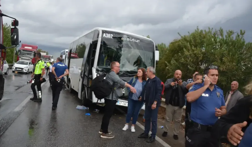 Antalya'da feci zincirleme kaza: 2 turist yaralandı