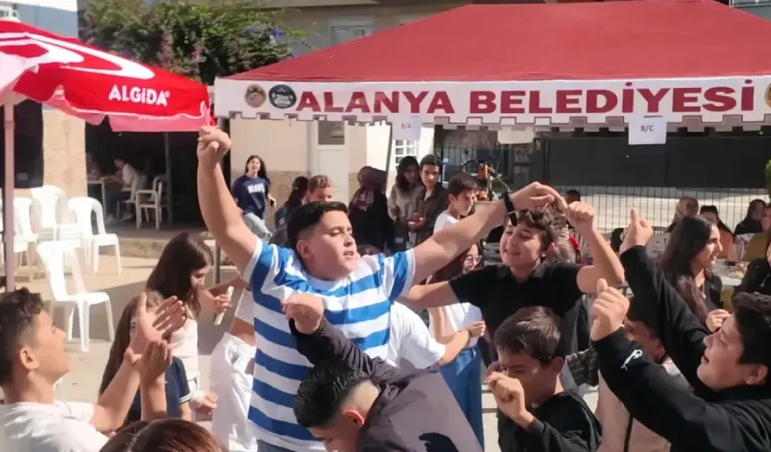 Nimet Alattinoğlu Ortaokulu kermesine yoğun katılım