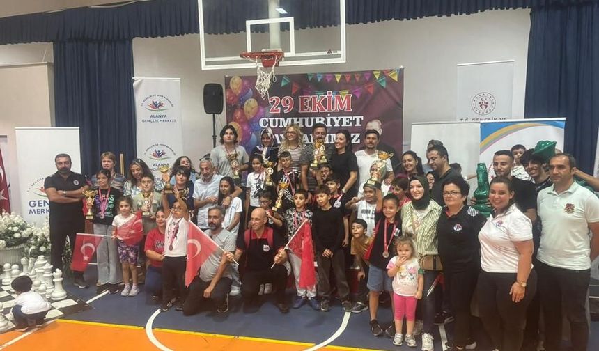 Alanya’da 29 Ekim Cumhuriyet Bayramı Satranç Turnuvası coşkusu