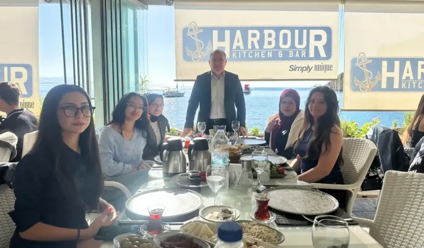 Alanya'da liseliler cumhuriyet kahvaltısında buluştular