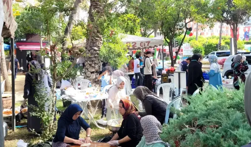 Alanya'da Gazze kermesine yoğun ilgi