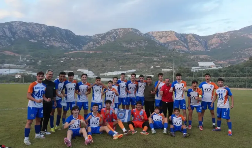 Alanya 1221 Zirvede tek başına 2-1
