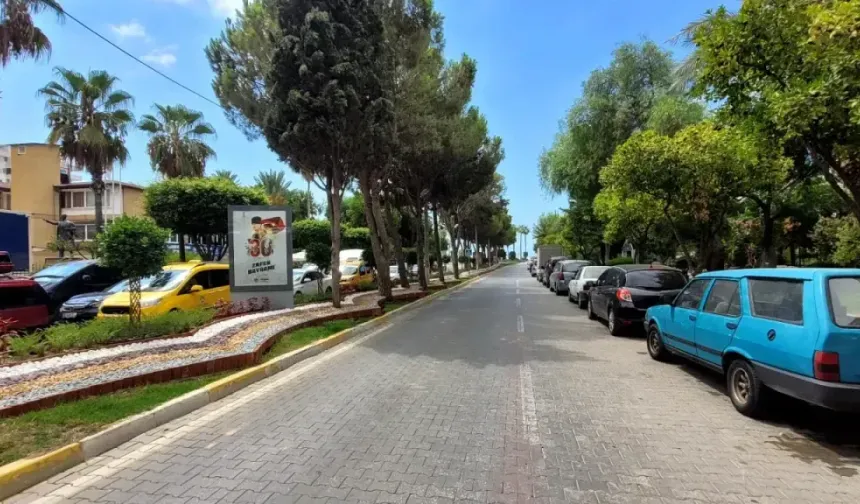 Alanya'da Mahmutlar trafiği hayatı felç etti
