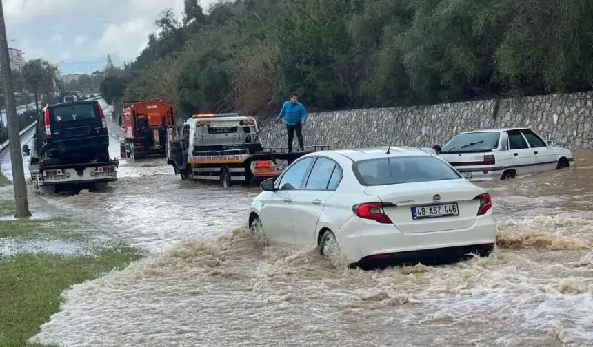 Son Dakika! Alanya-Manavgat yolu ulaşıma kapatıldı