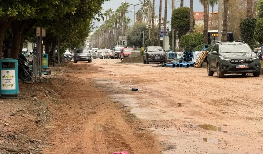 Alanya'da Atatürk Caddesi çilesi 2 ay daha sürecek