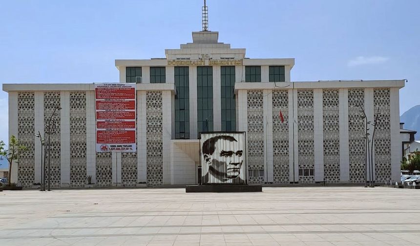 Döşemealtı Belediyesi'ne 'Yolsuzluk' operasyonu: 10 gözaltı