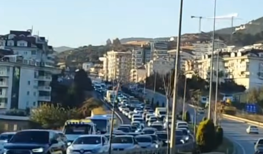 Son dakika! Alanya'da trafik felç