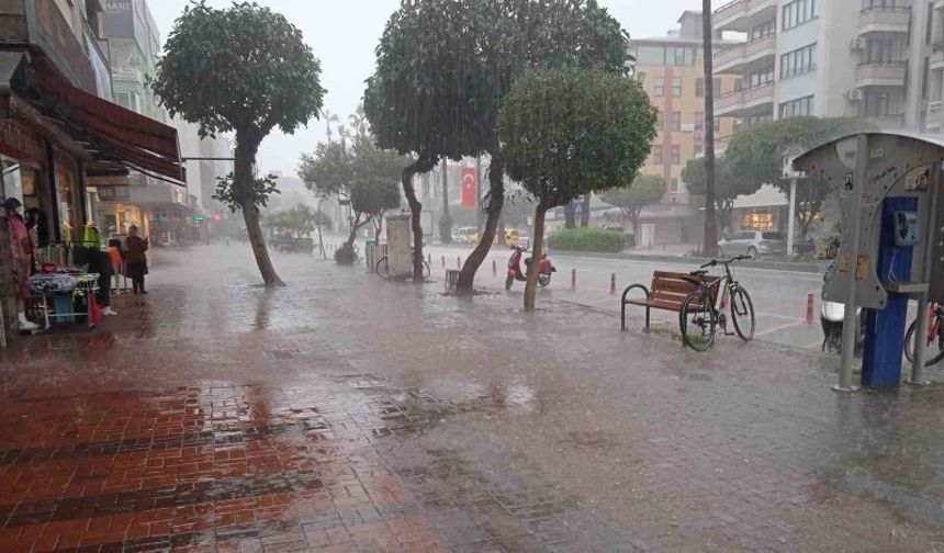 Alanya'ya sağanak geliyor
