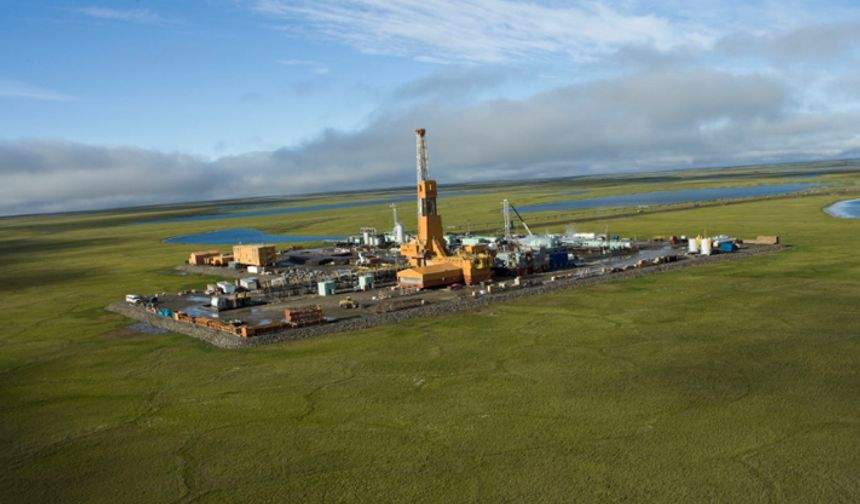 Petrol sondaj platformu devrildi