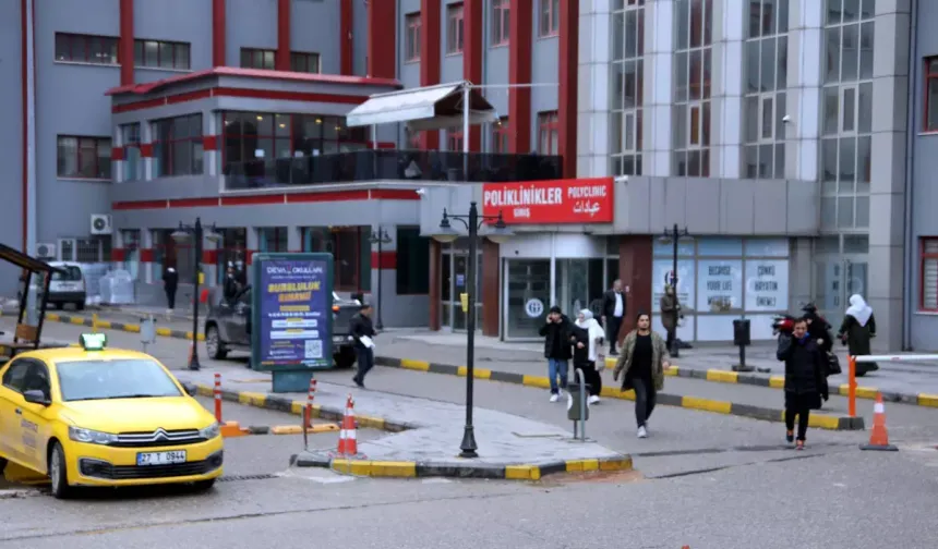 Boşanma aşamasındaki eşe kaldırım taşlı saldırı: Ağır yaralandı!