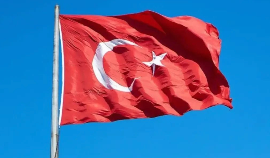 Alanya’da bayrak öfkesi: "Hain ellere geçit verilmeyecek"