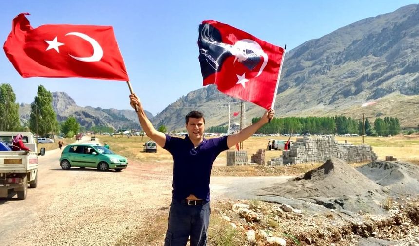 CHP'li Murat Özçelik’ten Bayrak saldırısına sert tepki