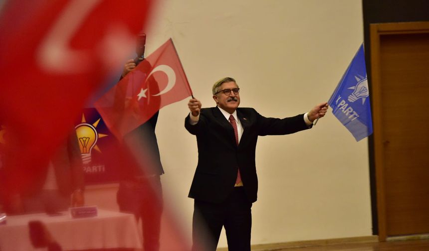 “Bayrağa uzanan eller kırılır; bu millet bayrağı yere düşürmez, vatanı böldürmez, Türkiye yenilmez”