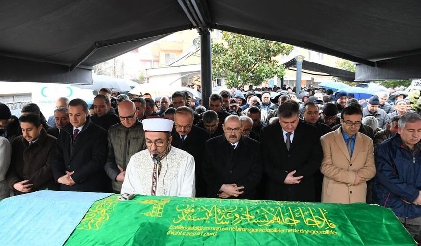 Eski Başsavcı’nın babası son yolculuğuna uğurlandı