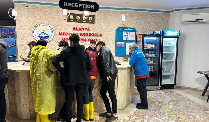 Alanya'da yağışlar nedeniyle mağdur olan vatandaşlara yardım eli