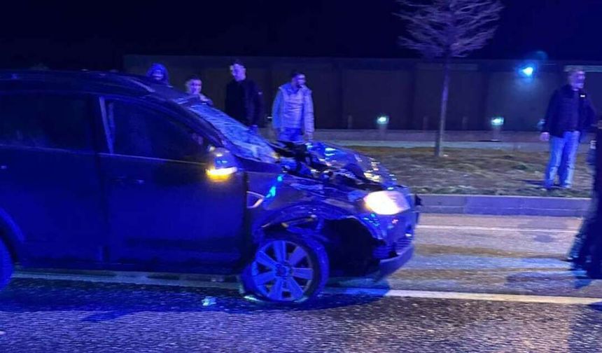 Konya'da korkunç kaza: otomobil ve TIR çarpıştı yaralılar var