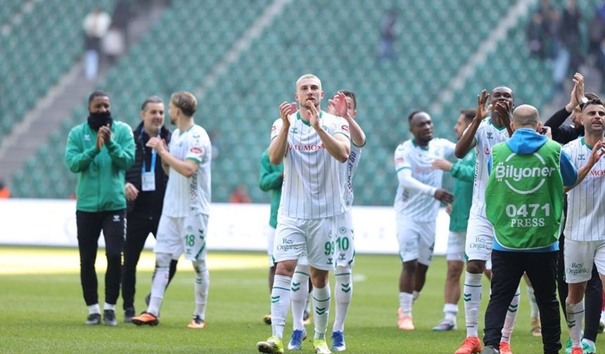 Konyaspor deplasmanda Kocaelispor’u 2-1 geçti
