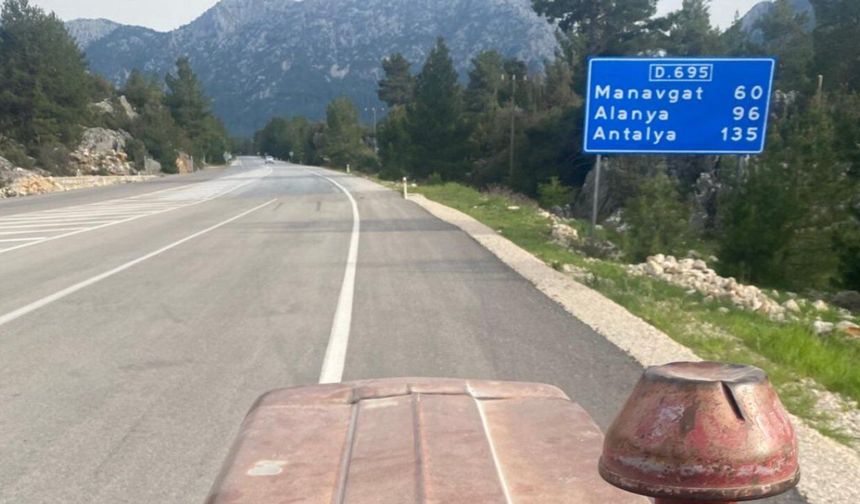 Çekiciye kızdı, 54 yıllık traktörüyle Manavgat'a geldi