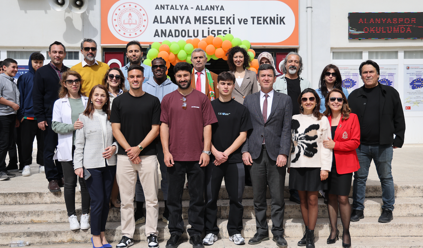 Alanyaspor okullarda: Öğrencilerle buluştu