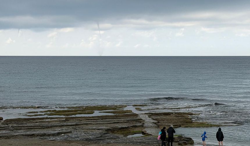Alanya'da korku içinde izlediler: Denizde hortum çıktı