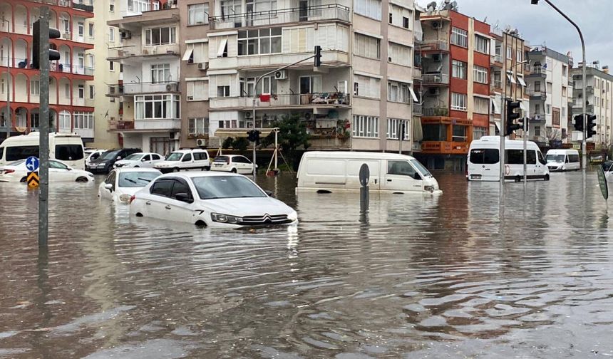 Antalya’da mayıs ortasında sağanak ve dolu sürprizi