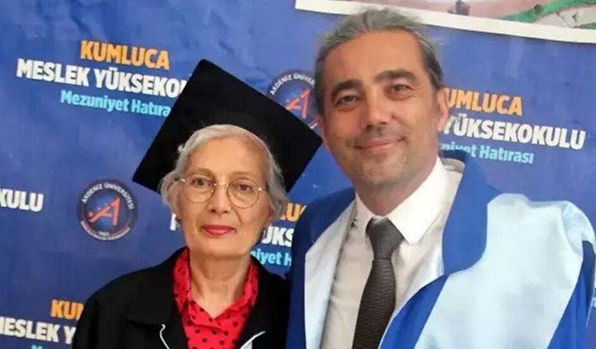 Kumluca'da 70 yaşında mezun oldu, diplomasını oğlu verdi