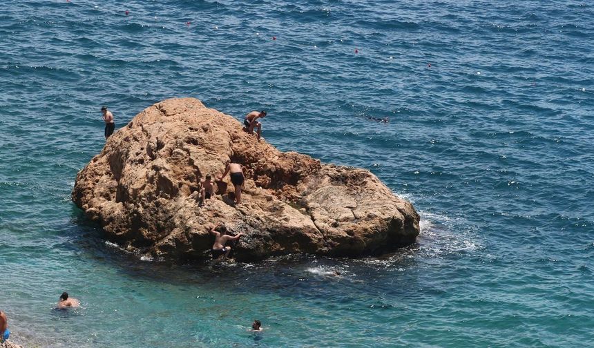Antalya'da yaz havası: Konyaaltı Sahili'nde yoğunluk