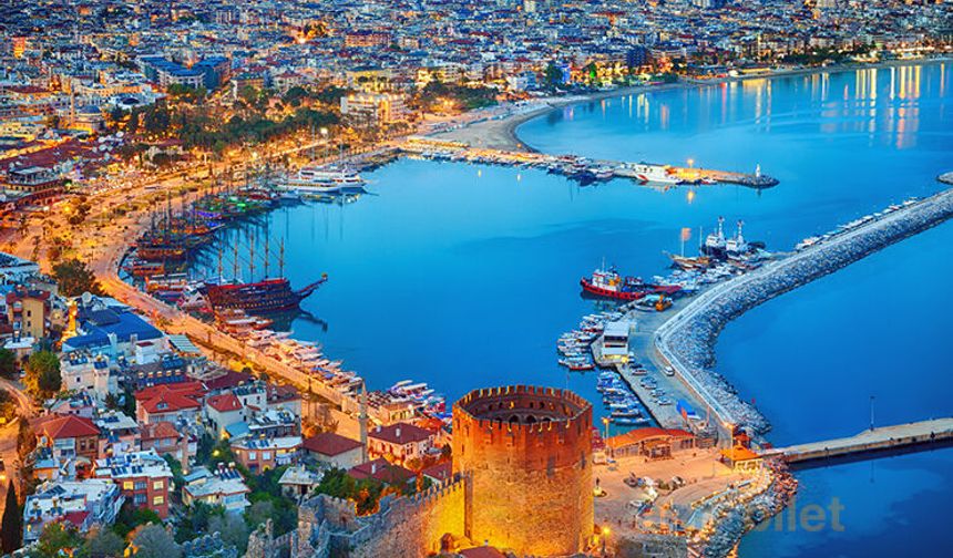 Antalya’da plajda bir günün maliyeti 1500 TL’ye ulaştı