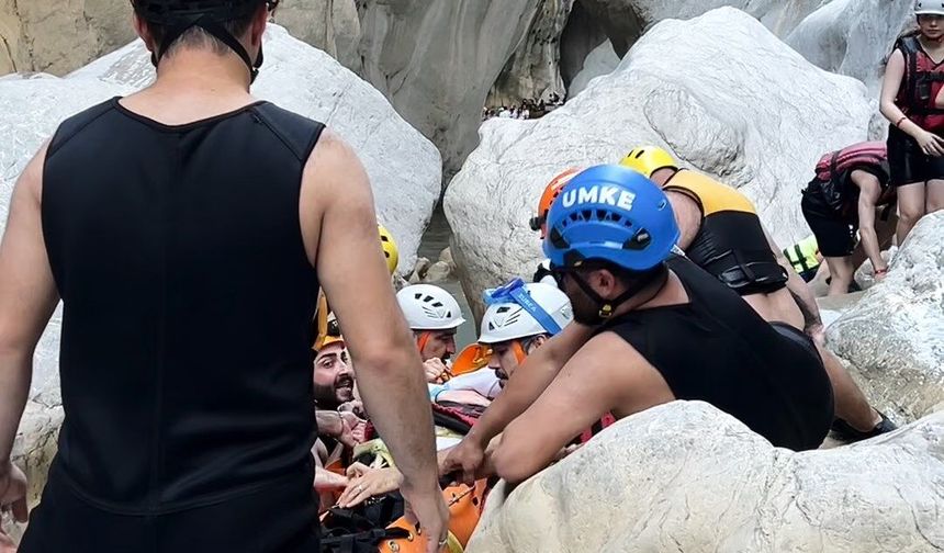Kemer’de kanyon yürüyüşü faciaya dönüşüyordu