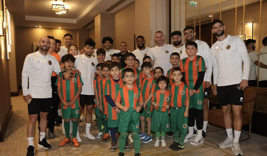 Minik Şimşeklerden Alanyaspor’a moral ziyareti