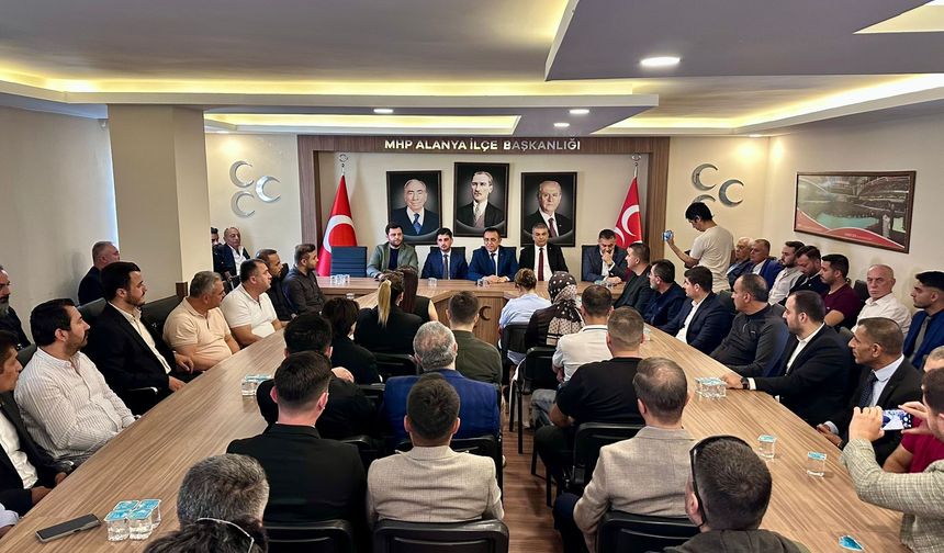 MHP Alanya'da bayramlaşma yoğun katılımla gerçekleşti