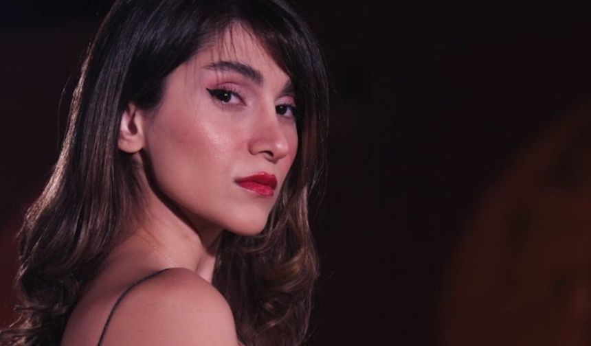 Başörtüsüz konser veren İranlı şarkıcıya 74 kırbaç cezası