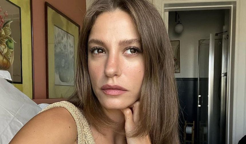 Serenay Sarıkaya annesinin çektiği tatil pozlarını paylaştı