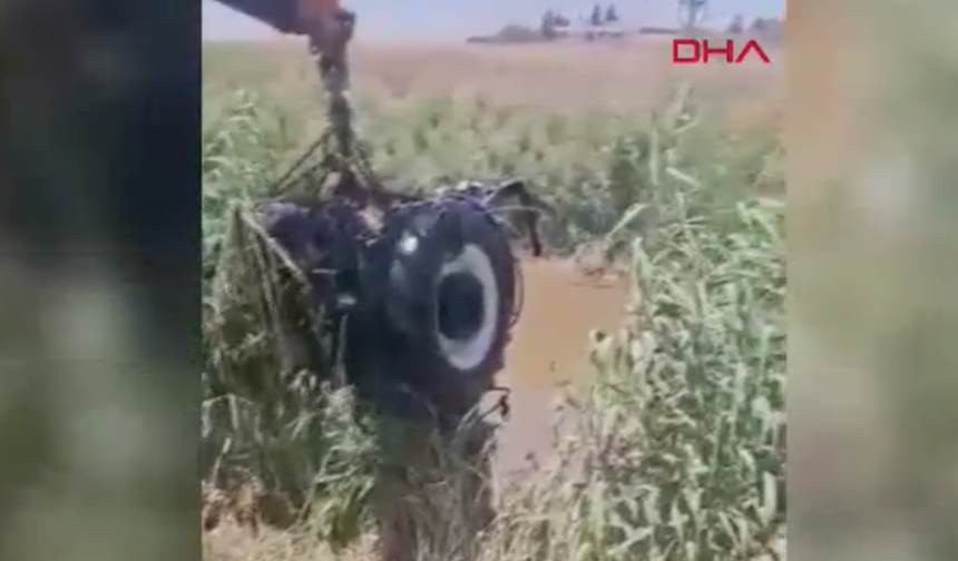 Devrilen traktör baba ve 4 yaşındaki oğlunu ayırdı