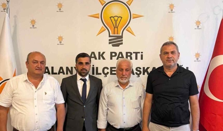 Ak Parti Mahmutlar'da bayrak değişimi