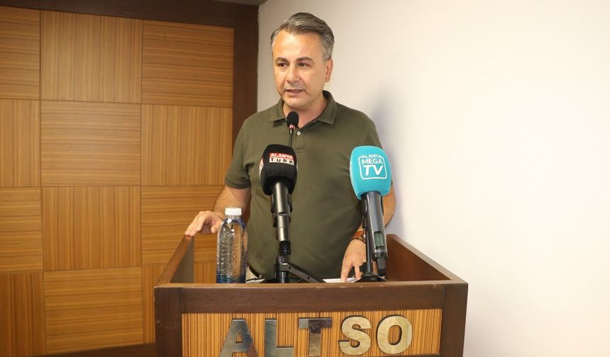 Bağışlar’dan örnek davranış: Kitabının gelirini öğrencilere bağışladı