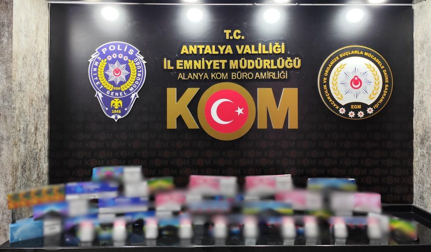 Antalya'da kaçakçılığa darbe: Silah, sigara ve tütün ele geçirildi