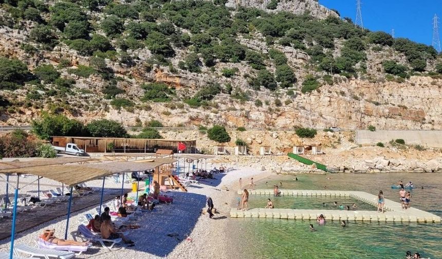 Finike Çağılı Plajı'nda yaz sezonu hazırlığı tamamlandı