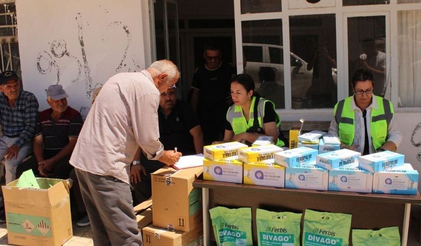 Elmalı'da selden zarar gören 12 üreticiye belediye desteği