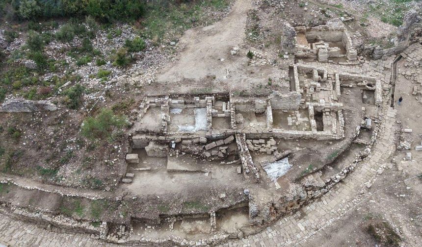 Serik Aspendos'ta antik Tiyatro Caddesi gün yüzüne çıktı