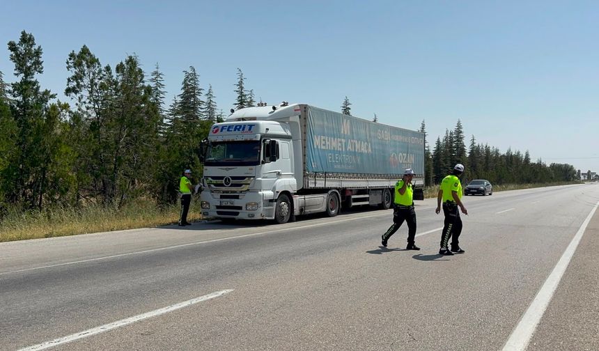 Konya'da patlayan TIR lastiği faciaya neden oldu! Aynı aileden 6 kişi yaralandı