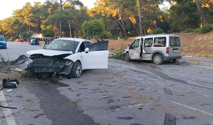 Manavgat'ta refüjü aşan otomobil faciaya yol açtı! 5 yaralı