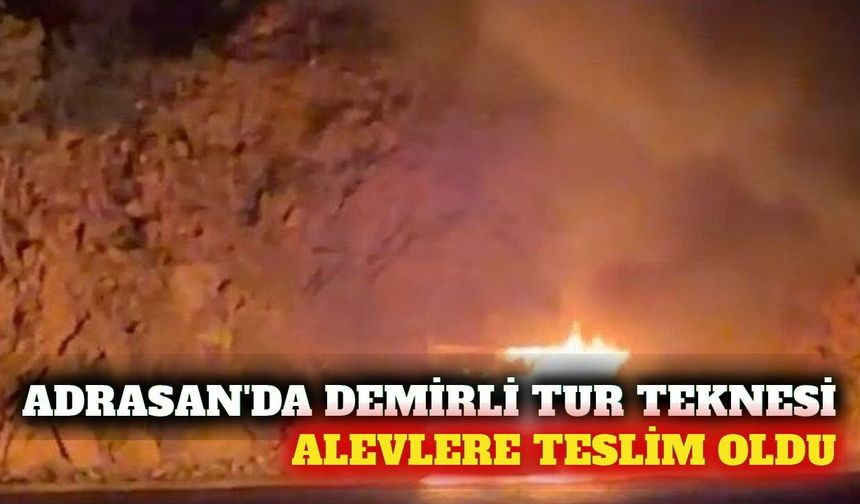 Kumluca'da demirli tur teknesi alevlere teslim oldu