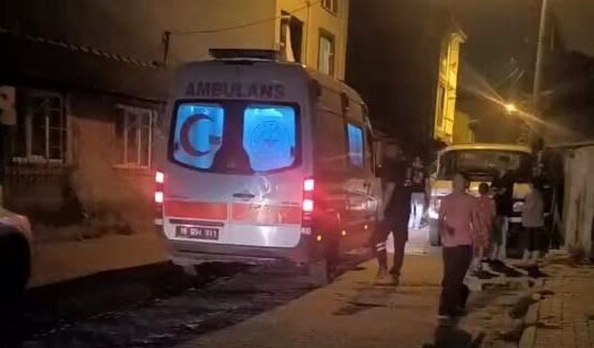 Silahlı kavgada baba ile 4 yaşındaki oğlu yaralandı